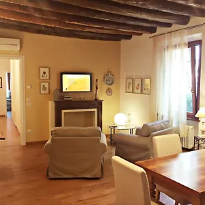 Wallace Luxury Apartman